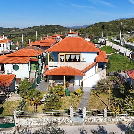 Finikas Garden Karianí