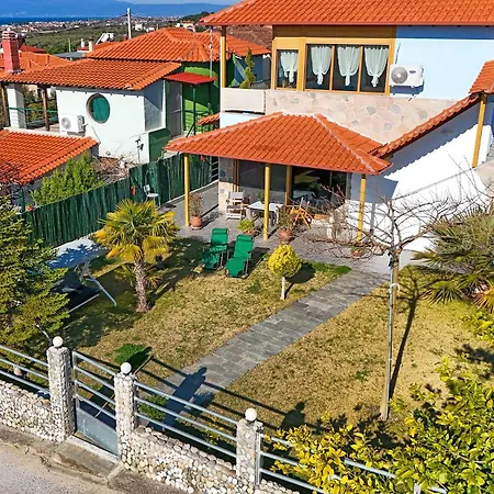 Finikas Garden Karianí