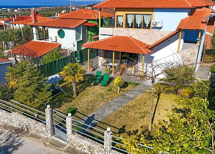 Finikas Garden Karianí
